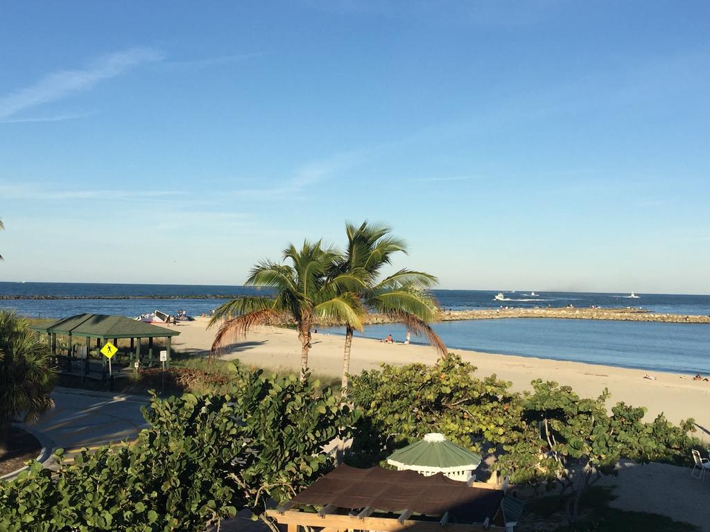 Rhumcay Beach Resort And Grille Fort Pierce Exterior foto